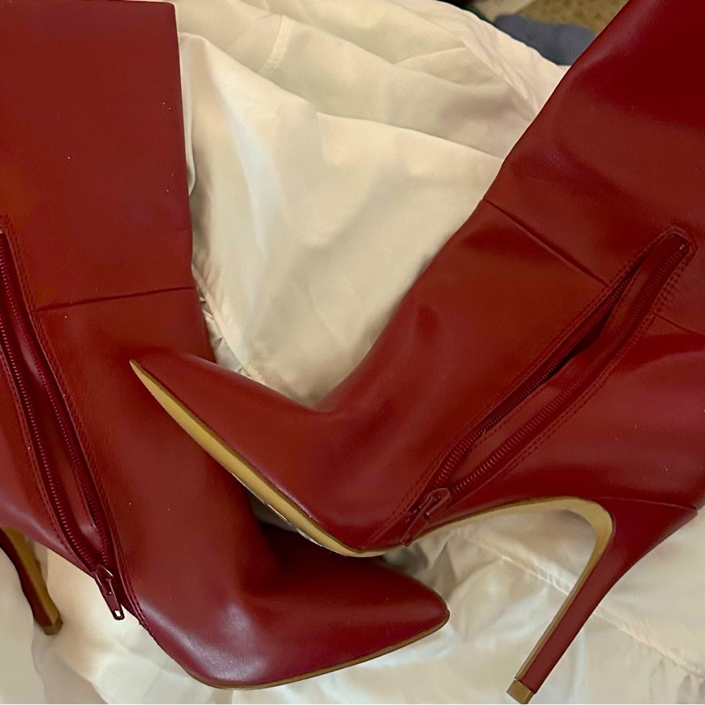 charles David red ankle length boots